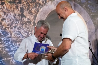 14 Tonči Miletić (Ošjak) i Mijo Stanić, ravnatelj Festivala.jpg